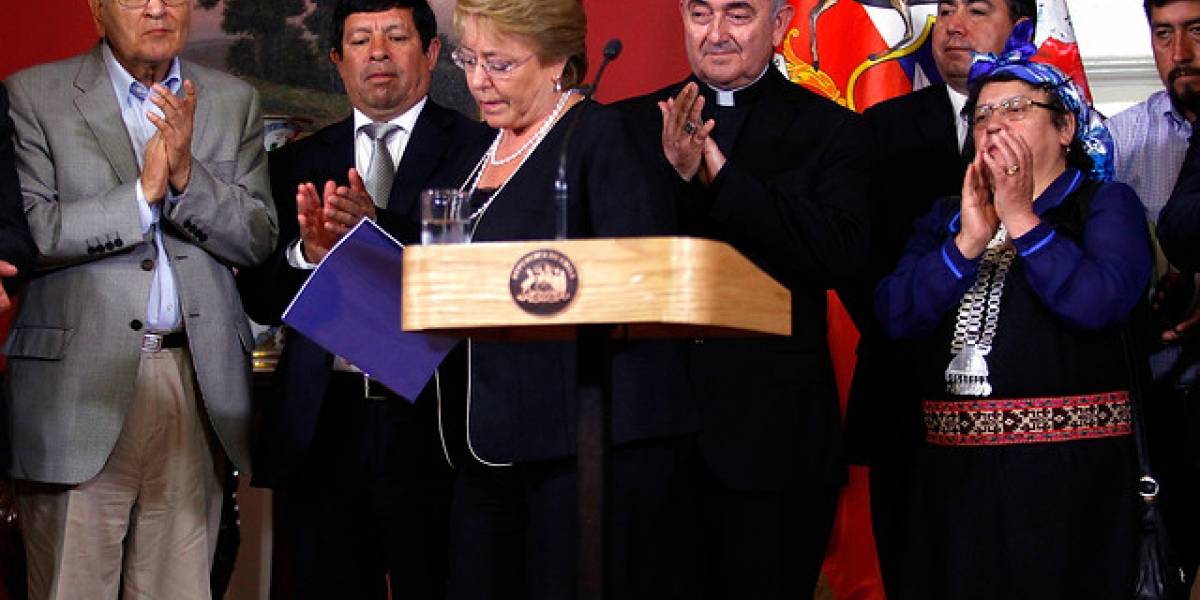 Bachelet presenta Plan Araucanía con reconocimiento constitucional a mapuche